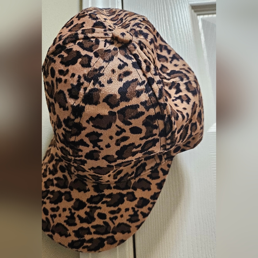 Ladies Leopard Hat - Picture 6 of 6